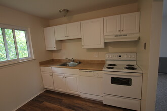 Hickory Grove in Royal Oak, MI - Foto de edificio - Building Photo