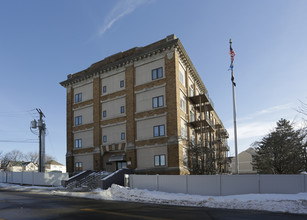 Silver Towers in Manchester, NH - Building Photo - Building Photo