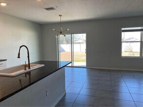 1703 Johnson Pointe Dr in Plant City, FL - Building Photo - Building Photo