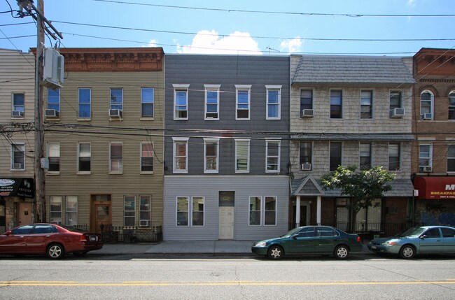 266 Nassau Ave in Brooklyn, NY - Building Photo - Building Photo