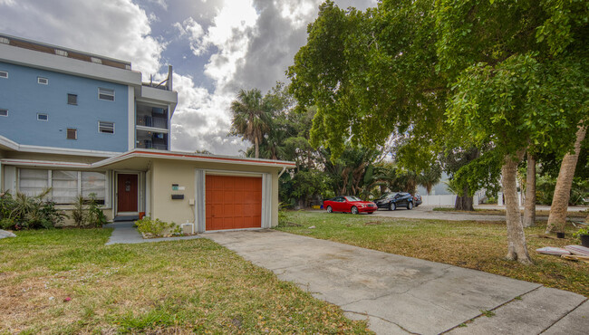 11 2nd Ave S in Lake Worth, FL - Building Photo - Building Photo