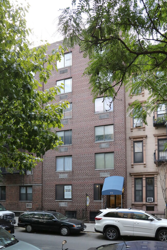 312 E 85th St in New York, NY - Building Photo - Building Photo