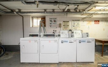 140 W Englewood Ave in Teaneck, NJ - Building Photo - Building Photo