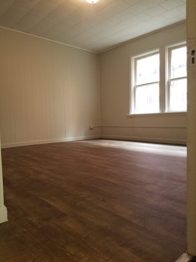 205 E 3rd Ave, Unit Ground Floor in Altoona, PA - Foto de edificio - Building Photo