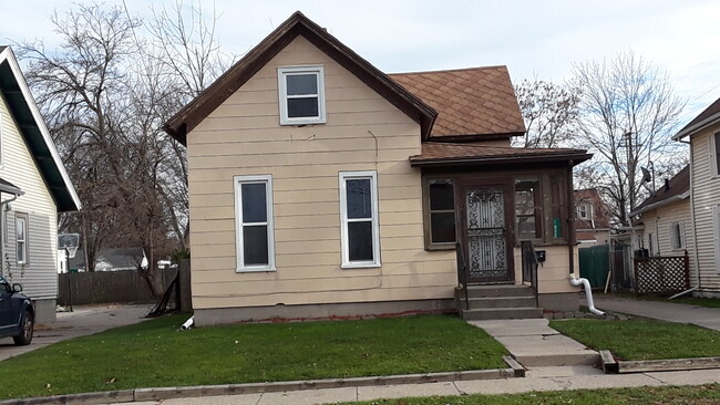 property at 1632 S Jefferson Ave