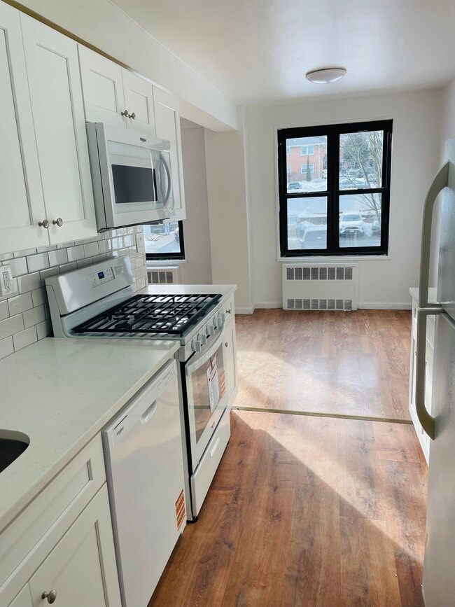 47 Davis Ave, Unit 3k, Unit 3k