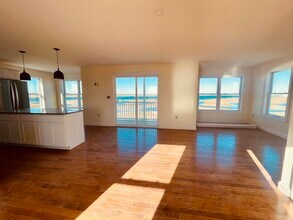 6 Cross Beach Rd in Seabrook, NH - Building Photo - Building Photo