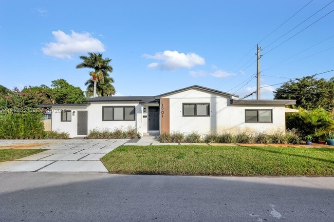 1201 N 16th Ave in Hollywood, FL - Building Photo - Building Photo