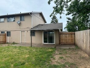 4127 Bluebelle Way in Springfield, OR - Building Photo - Building Photo