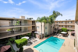 Regency Gardens in Sherman Oaks, CA - Building Photo - Building Photo