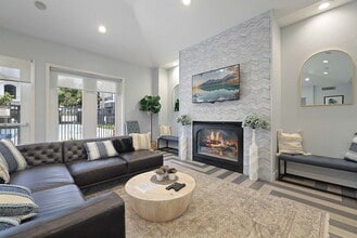 City Centre in Hayward, CA - Foto de edificio - Building Photo