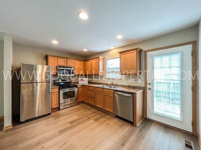 4304 154th St in Urbandale, IA - Building Photo - Building Photo