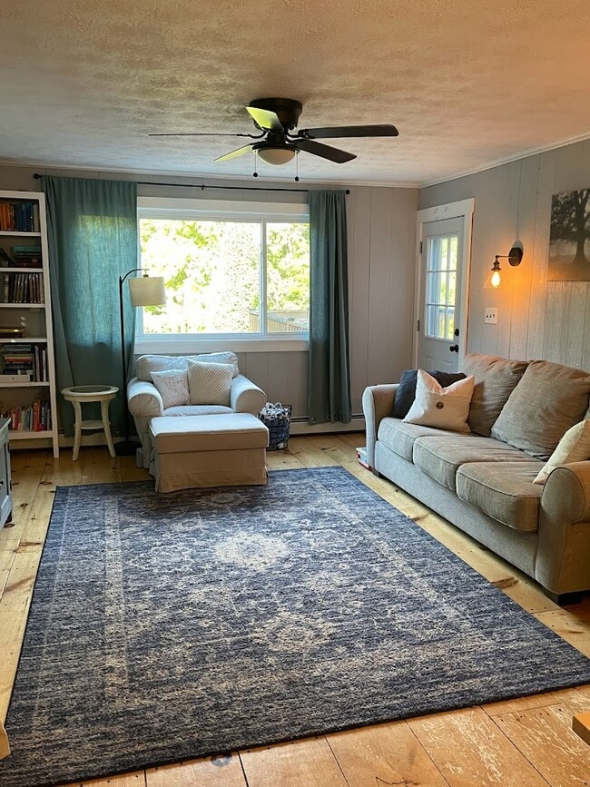 12 Maple St, Unit A in Dover, NH - Building Photo - Building Photo