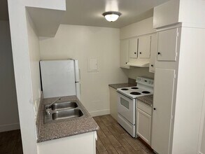 2517 E Cedar Ave in Las Vegas, NV - Building Photo - Building Photo