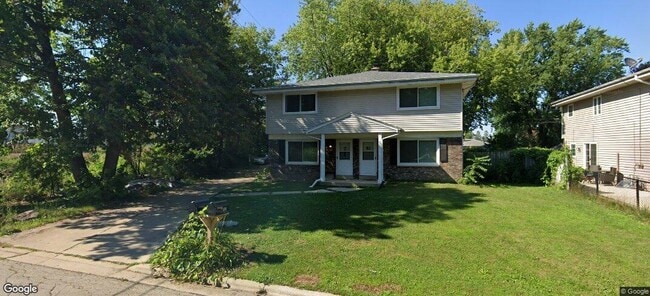 property at 910 Lakeview Ave