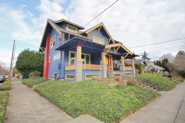 2509 NE Halsey St-Unit -2505 in Portland, OR - Building Photo - Building Photo