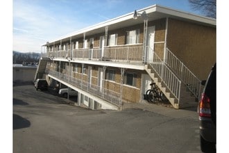 University Villa in Logan, UT - Foto de edificio - Building Photo
