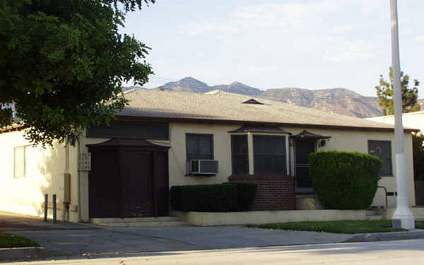 2087-2097 E Villa St in Pasadena, CA - Building Photo