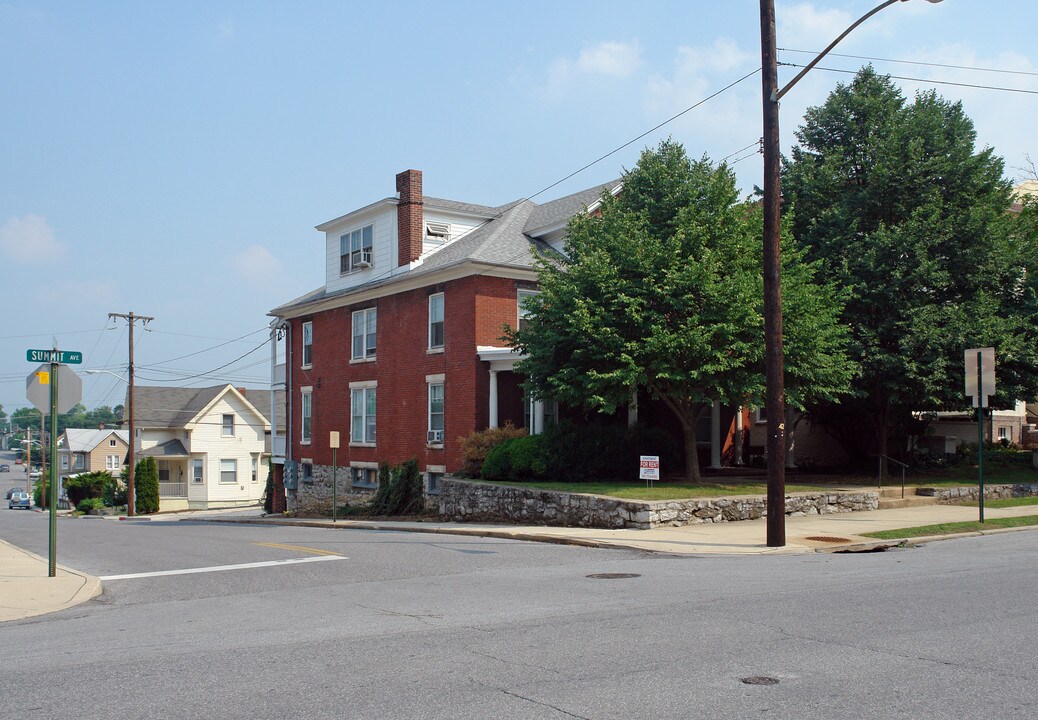 600 Summit Ave in Hagerstown, MD - Building Photo