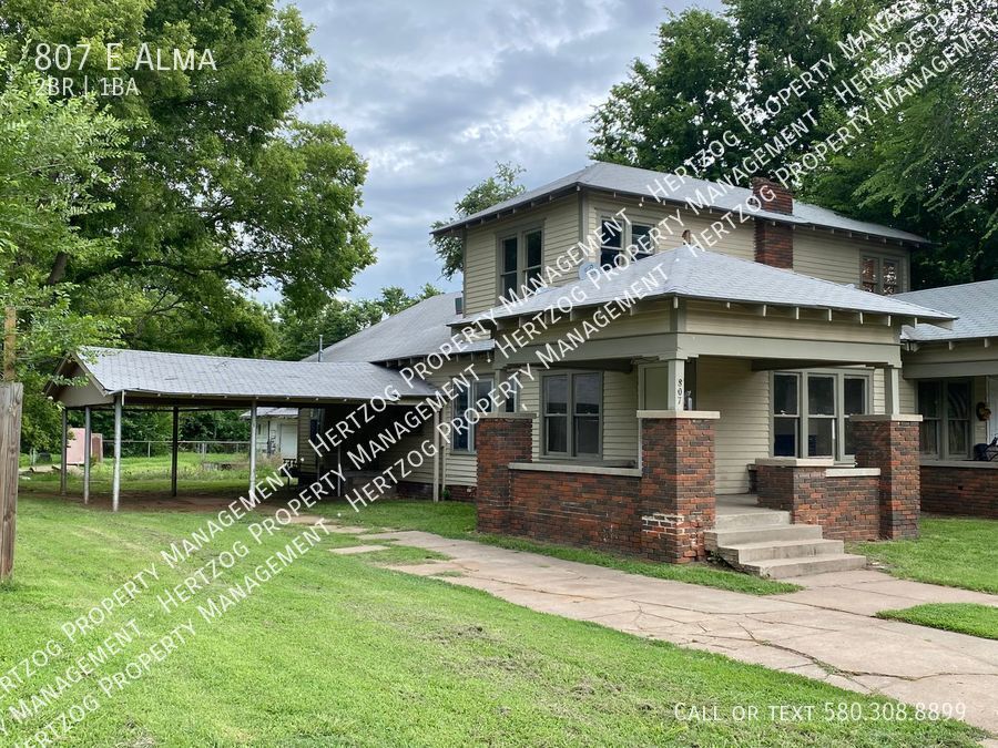 807 E Alma Ave in Ponca City, OK - Building Photo