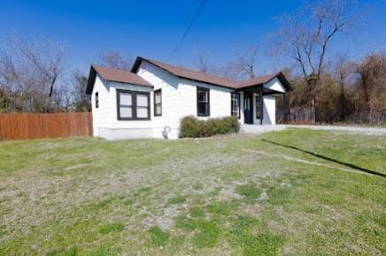 6000 Meandering Rd in Fort Worth, TX - Building Photo