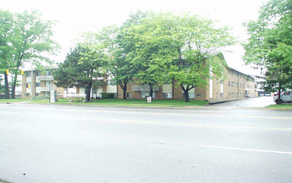 River Birch Village in Toledo, OH - Foto de edificio