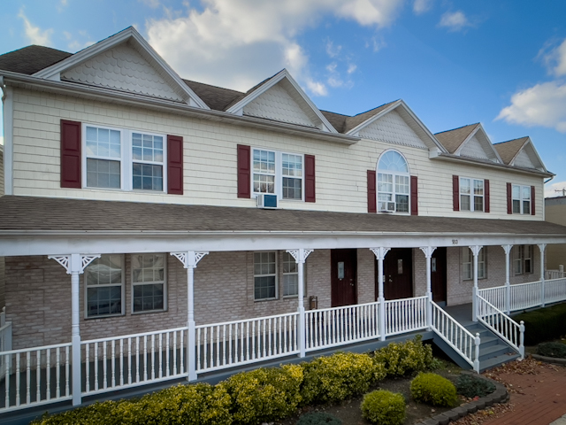 Fairfield Knolls at Lindenhurst in Lindenhurst, NY - Foto de edificio