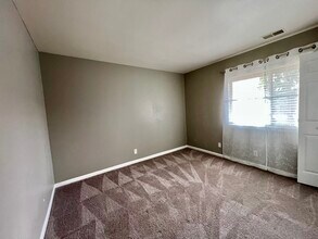 1875 Tall Oaks Dr in Aurora, IL - Building Photo - Building Photo