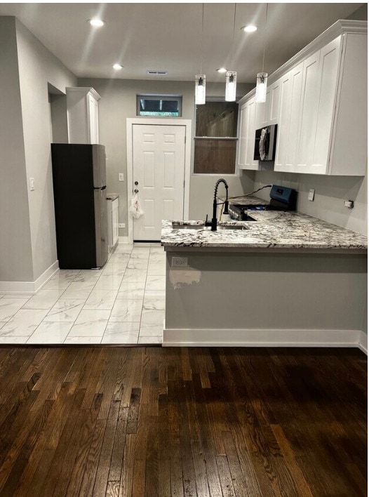 300 W 75th St in Chicago, IL - Building Photo - Building Photo