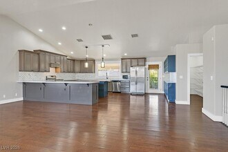 391 E Kimberly Dr in Henderson, NV - Building Photo - Building Photo