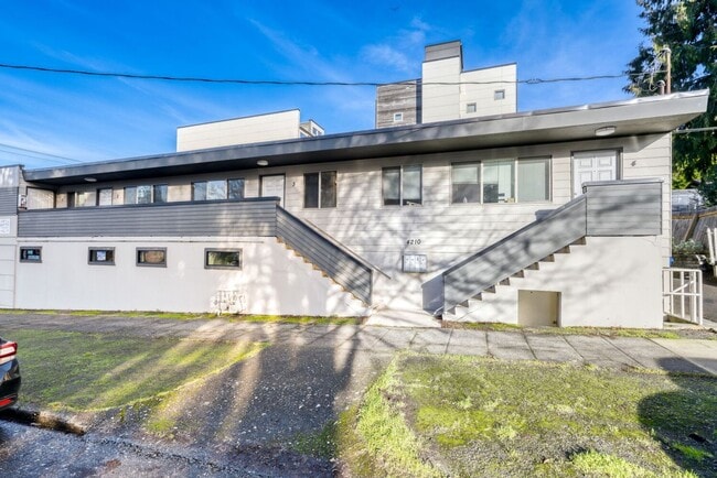 property at 4210 SW Hinds St