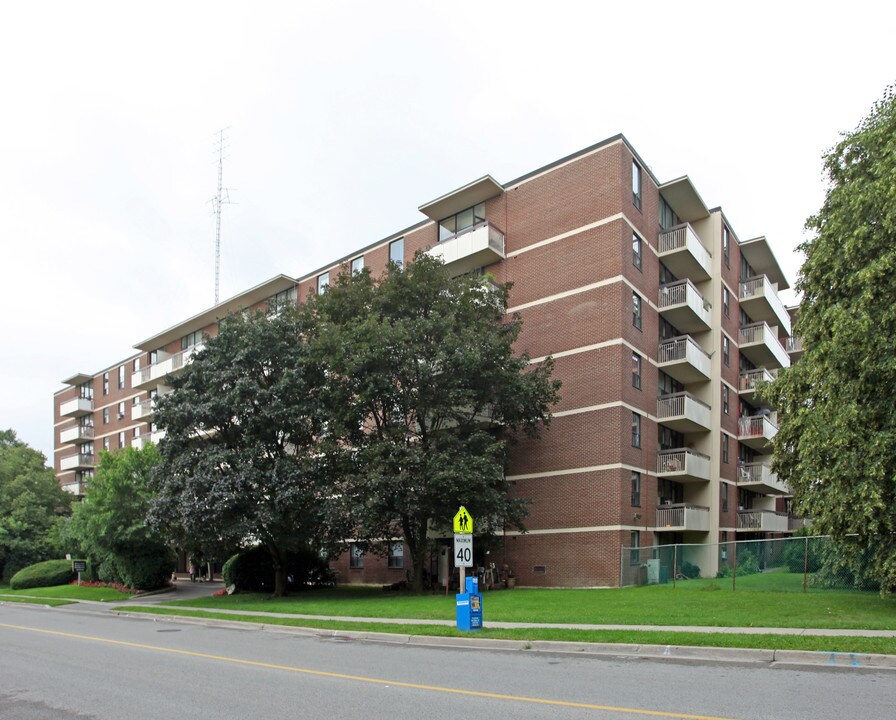 Royal Court in Markham, ON - Building Photo