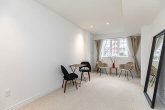 16 Natalie Pl in Toronto, ON - Building Photo - Building Photo