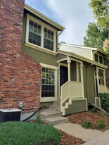 2041 S Helena St in Aurora, CO - Building Photo