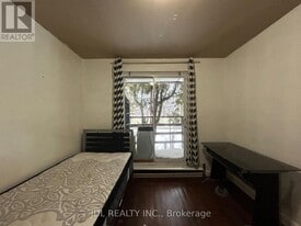 47 Crosland Dr in Toronto, ON - Building Photo