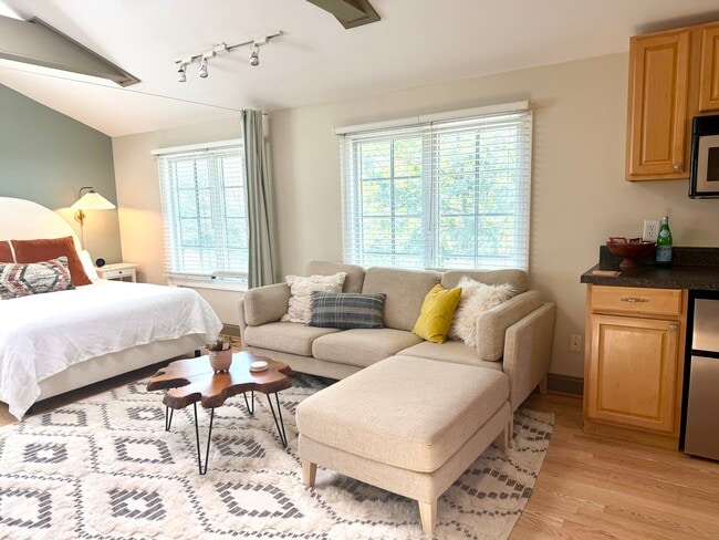 6204 Old Military Rd in Wilmington, NC - Foto de edificio - Building Photo