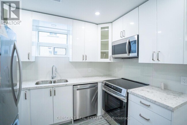 19 Queen St W in Mississauga, ON - Building Photo - Building Photo