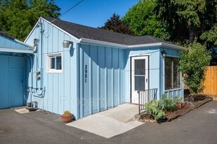2951 D St NE in Salem, OR - Building Photo