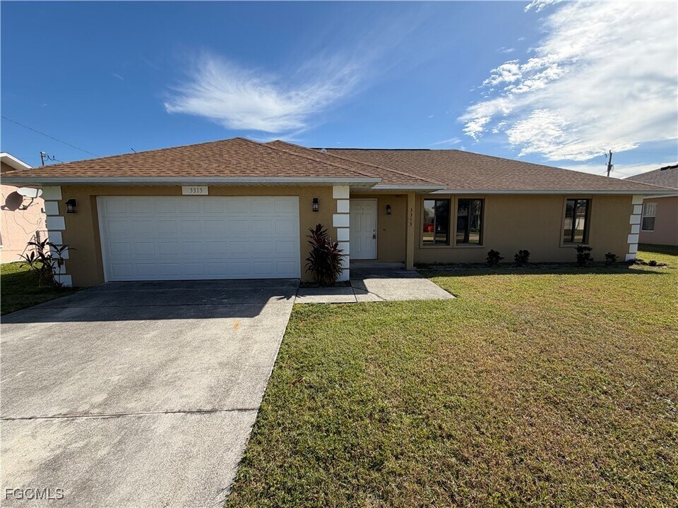 3313 SE 4th Ave in Cape Coral, FL - Building Photo