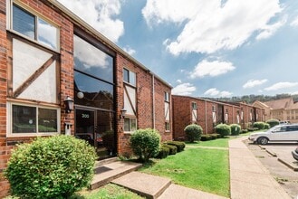 Parkside Apartments in Wilmerding, PA - Foto de edificio - Building Photo