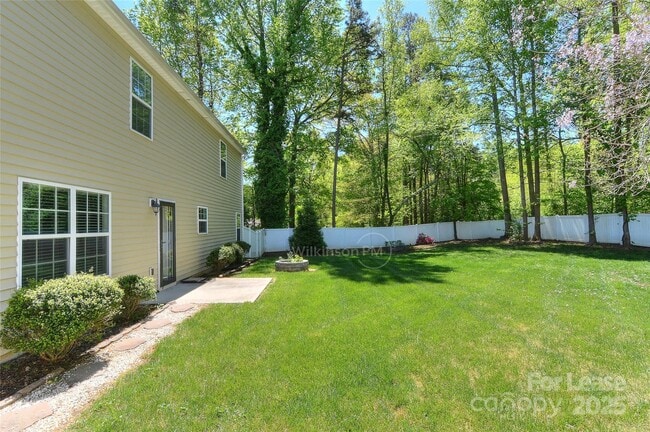 9409 Pond Vista Court in Charlotte, NC - Building Photo - Building Photo