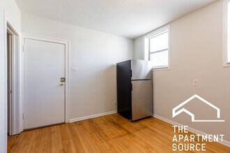 4810 W Armitage Ave, Unit 3R in Chicago, IL - Building Photo - Building Photo