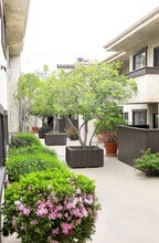 Canyon Glen Apartments in Studio City, CA - Foto de edificio - Building Photo