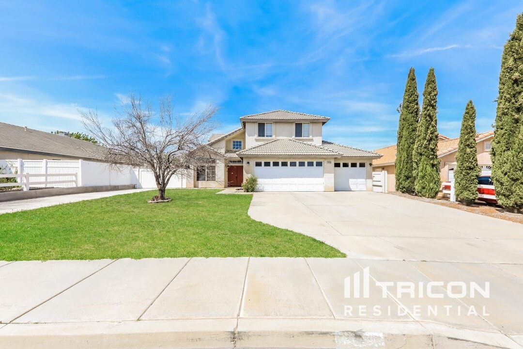 14456 Nantucket St in Hesperia, CA - Building Photo