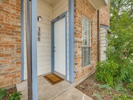 1603 Marsh Ln, Unit 308 in Carrollton, TX - Building Photo