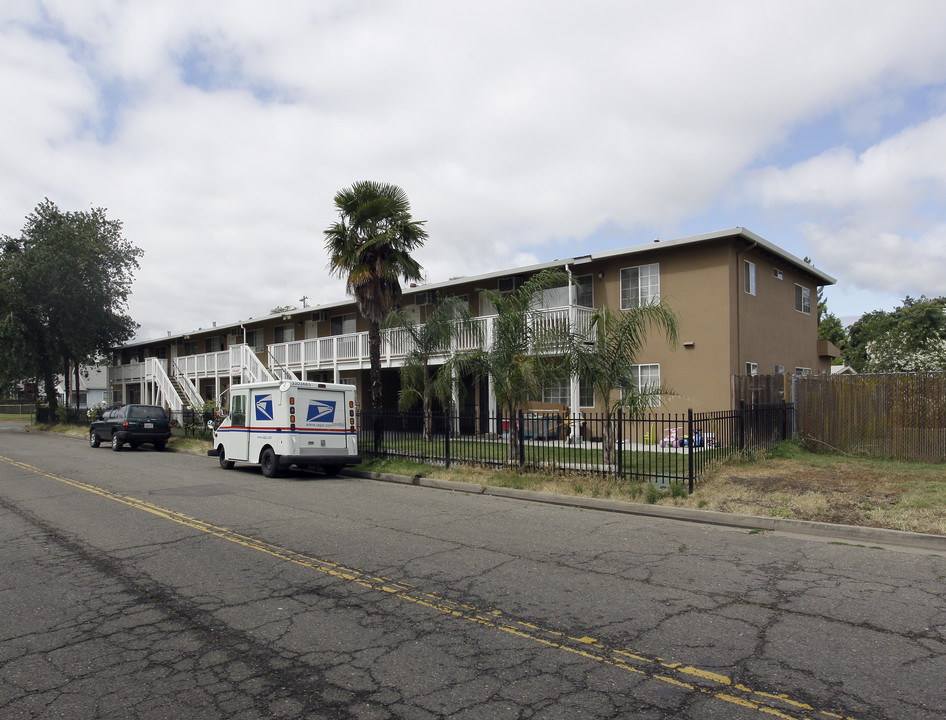 570 Maple St in West Sacramento, CA - Building Photo