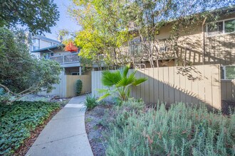 Park Vista Apartments in Pleasant Hill, CA - Building Photo - Building Photo