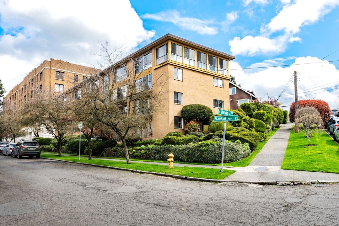 Hamlin Place in Seattle, WA - Foto de edificio