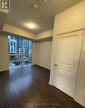 10 Meadowglen Pl in Toronto, ON - Building Photo - Building Photo