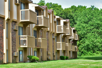 Beacon Hill Apartments in Rockford, IL - Building Photo - Building Photo